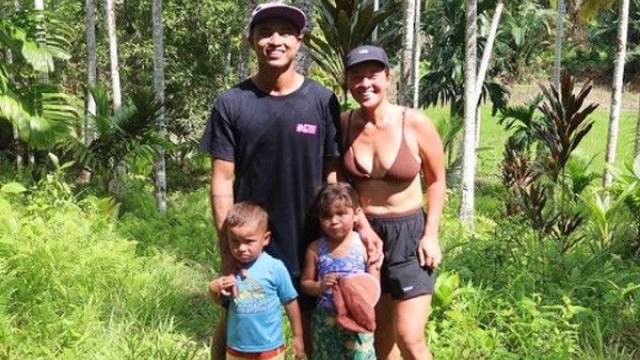 Andi Eigenmann fires back at netizen saying Lilo should study not surf
