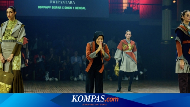 Busana Karya 3 Siswa SMK Tampil di Ajang Fesyen Front Row Paris 2024