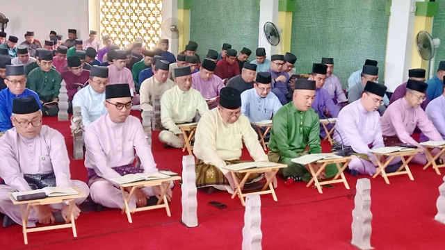 Teacher’s Day marked with Surah Yaasiin, Tahlil