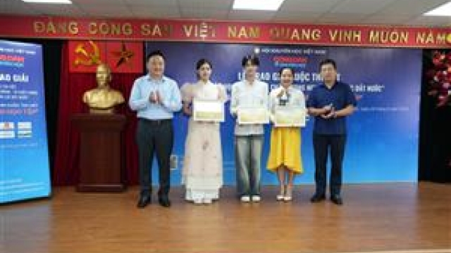 Trao giải cuộc thi viết về sức khỏe học đường