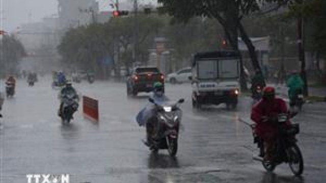 Áp thấp nhiệt đới gây mưa lớn, học sinh Đà Nẵng nghỉ học chiều 18 và ngày 19/9
