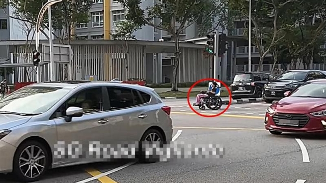 老妇骑PMA屡违规过路 街坊忧出事