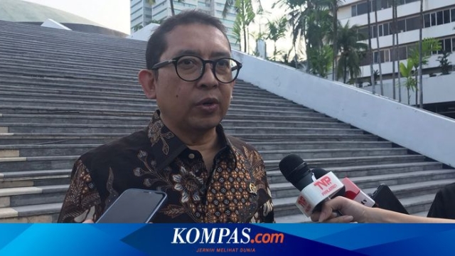 Riwayat Pendidikan Fadli Zon, dari Mahasiswa Berprestasi hingga Lulus Summa Cumlaude