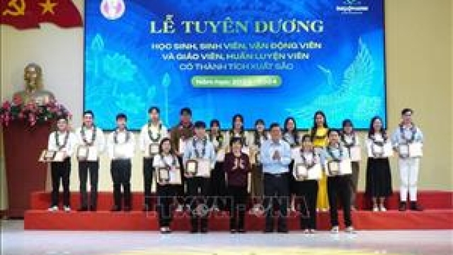 Giáo dục đào tạo, nâng cao dân trí là nhiệm vụ trọng tâm, đột phá