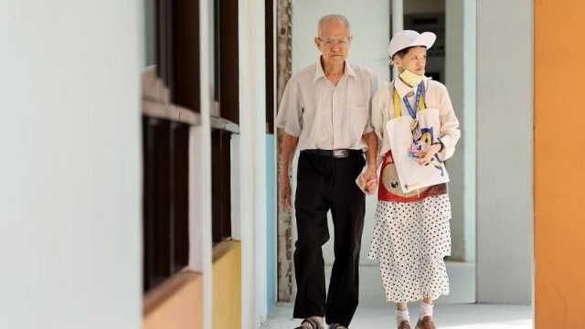 实况报道：当我老去了 孩子，谁来照顾你？
