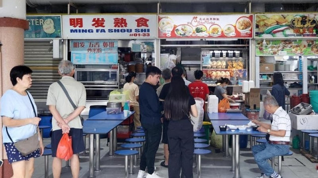 装修后座位过窄风扇不足 食客摊贩盼裕廊西熟食中心优化设计