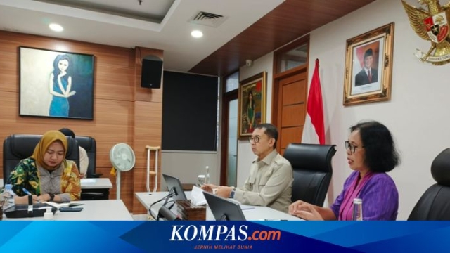 Menteri Fadli Zon Dukung Kebaya Bisa Dipakai di Sekolah dan Kampus