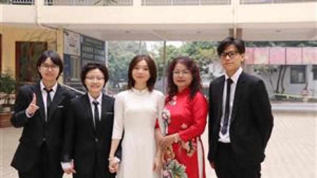 Học sinh THPT chuyên Đại học Sư phạm giành học bổng từ 3 đại học danh giá của Mỹ