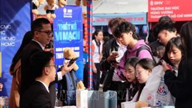 Khoảng 3.000 học sinh Đà Lạt được tư vấn trước kỳ thi tốt nghiệp
