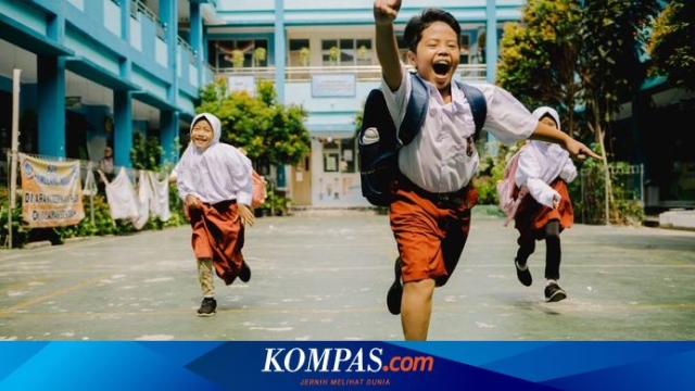 MK: Negara Wajib Gratiskan Pendidikan Dasar di Sekolah Negeri-Swasta