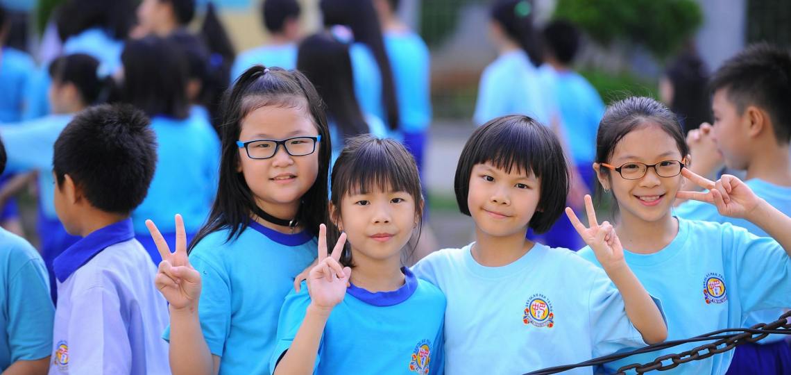 students girls posing together
